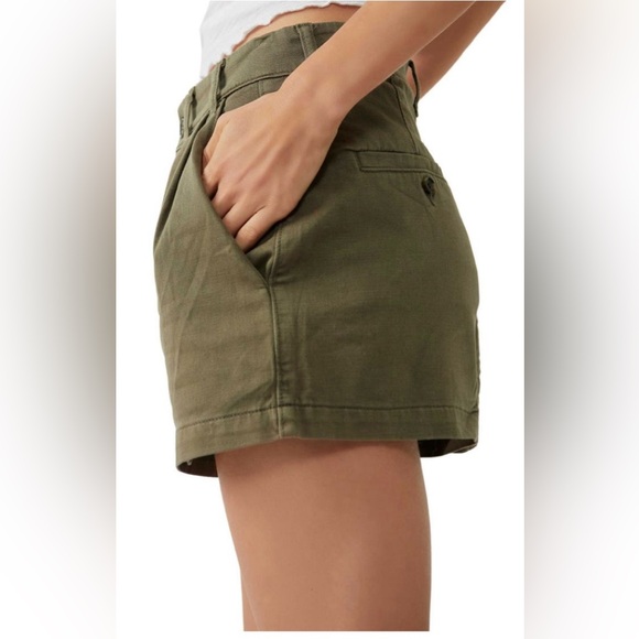 Free People Billie Chino Shorts, size 10 - Picture 6 of 8